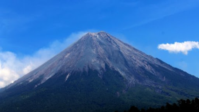 Gunung Tertinggi di Indonesia dan Fakta Menariknya